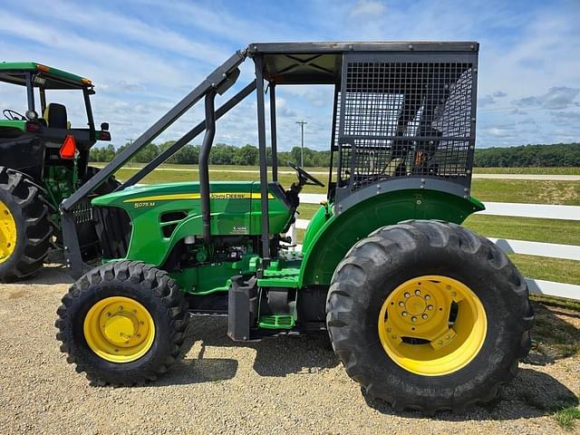 Image of John Deere 5075M equipment image 1