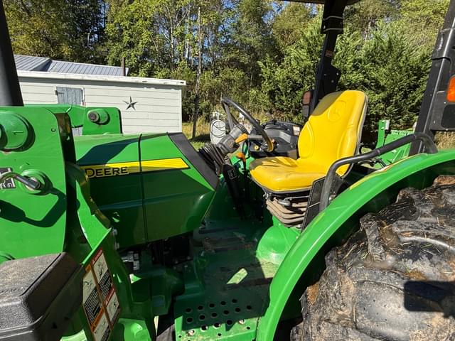 Image of John Deere 5075M equipment image 4