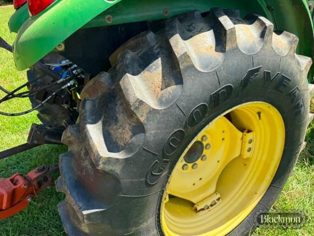 Image of John Deere 5083E equipment image 2