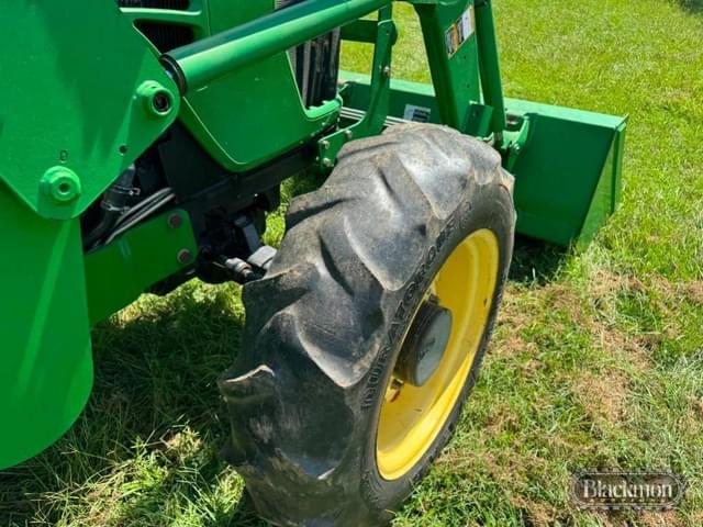Image of John Deere 5083E equipment image 3