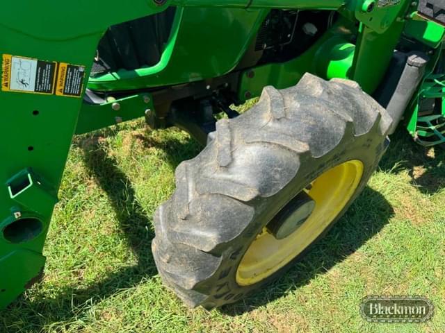 Image of John Deere 5083E equipment image 4