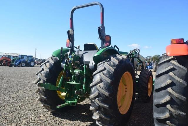 Image of John Deere 5083E equipment image 2