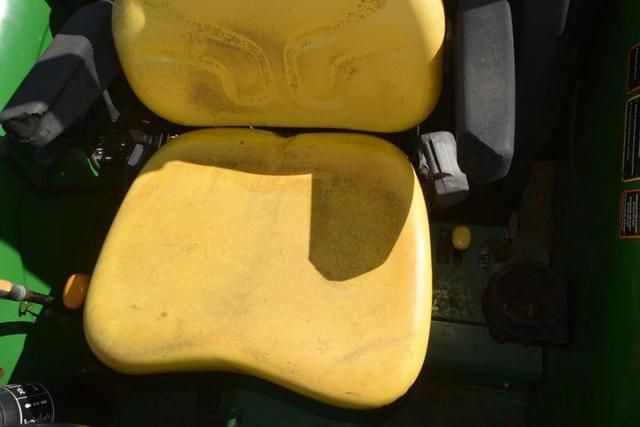 Image of John Deere 5083E equipment image 4