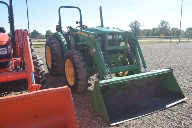 Image of John Deere 5083E equipment image 3