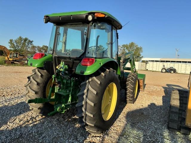 Image of John Deere 5083E equipment image 2