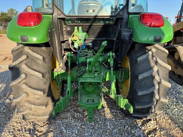 Image of John Deere 5083E equipment image 4
