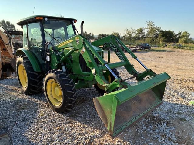 Image of John Deere 5083E equipment image 1