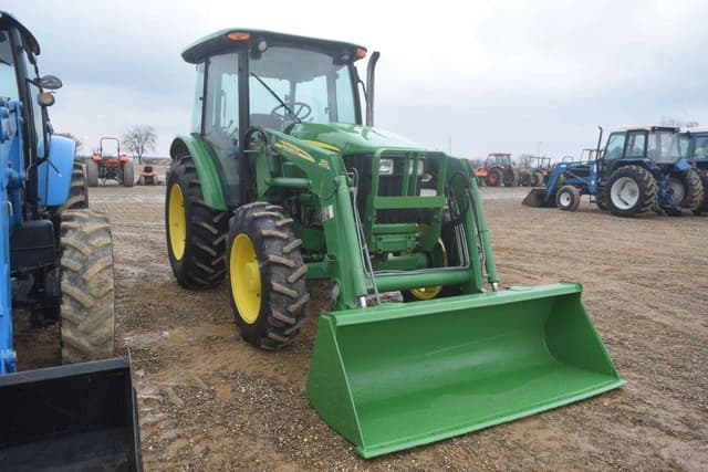 Image of John Deere 5083E equipment image 3
