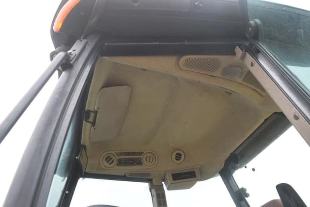 Image of John Deere 5083E equipment image 4