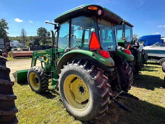 Image of John Deere 5083E equipment image 3