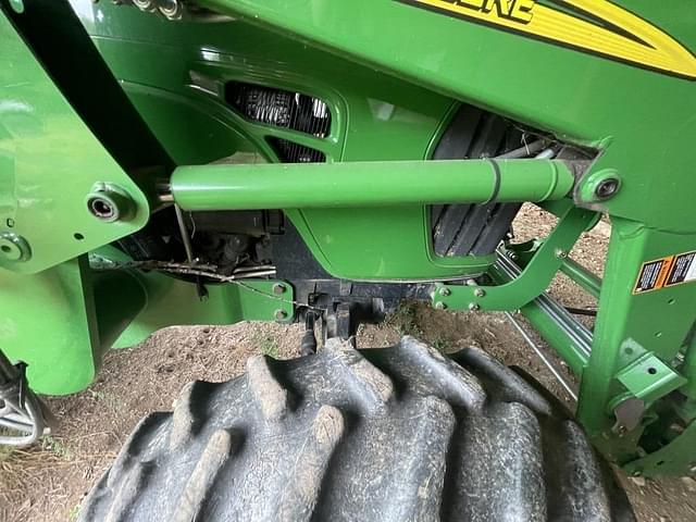 Image of John Deere 5083E equipment image 4