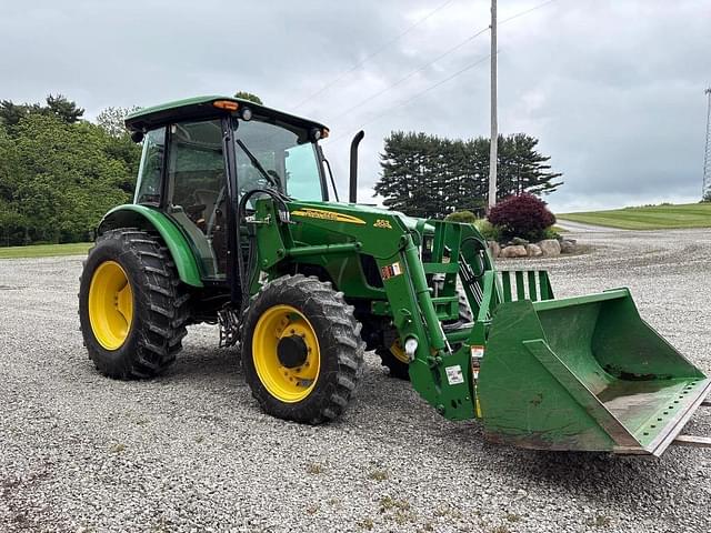 Image of John Deere 5083E equipment image 2