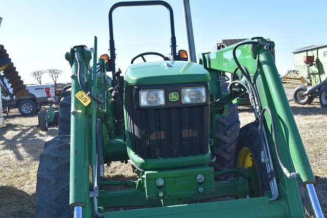 Image of John Deere 5083E equipment image 4