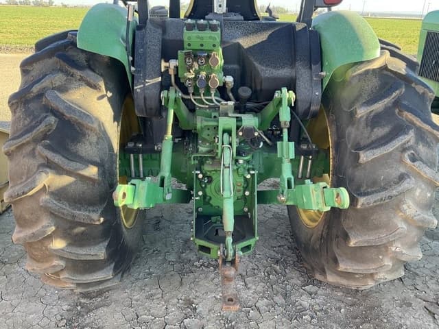 Image of John Deere 5083E equipment image 4