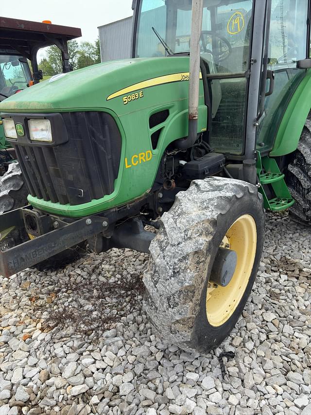 Image of John Deere 5083E equipment image 1