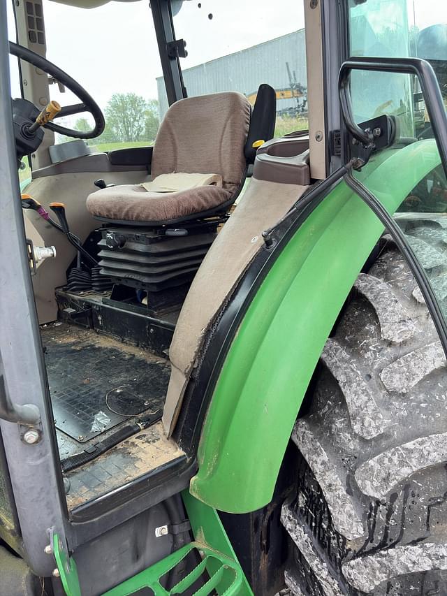 Image of John Deere 5083E equipment image 2