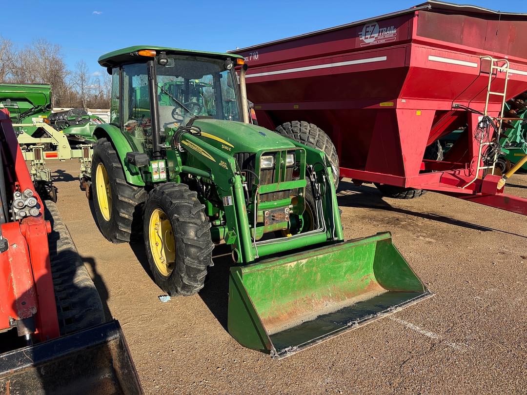 Image of John Deere 5083E Primary image