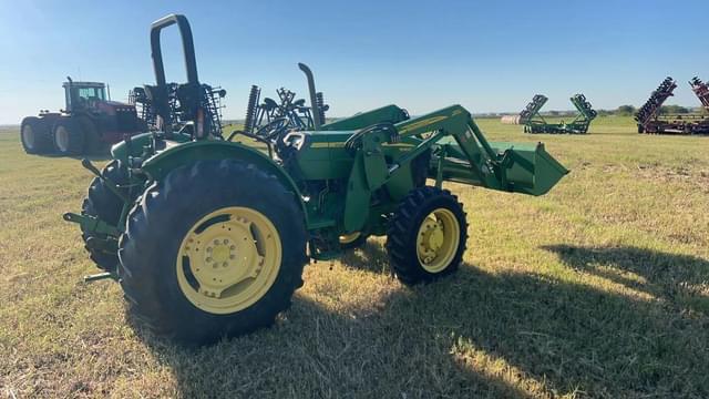 Image of John Deere 5083E equipment image 3