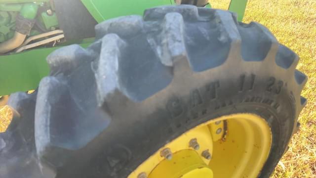 Image of John Deere 5083E equipment image 4