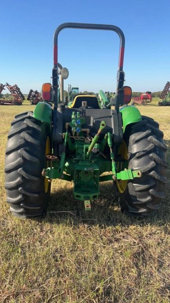 Image of John Deere 5083E equipment image 2