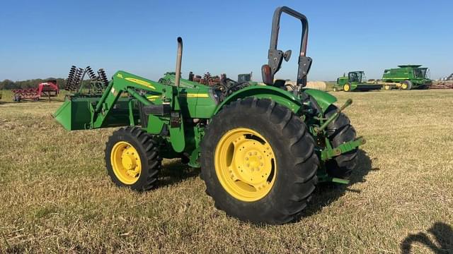 Image of John Deere 5083E equipment image 1