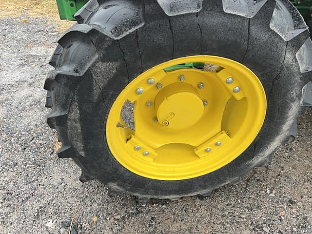 Image of John Deere 5085E equipment image 4