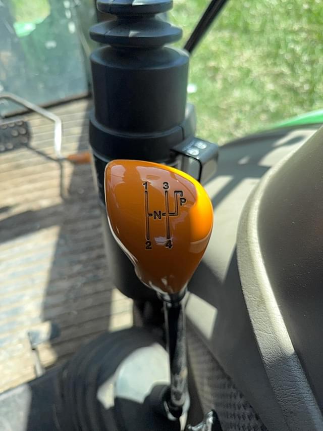 Image of John Deere 5085E equipment image 2