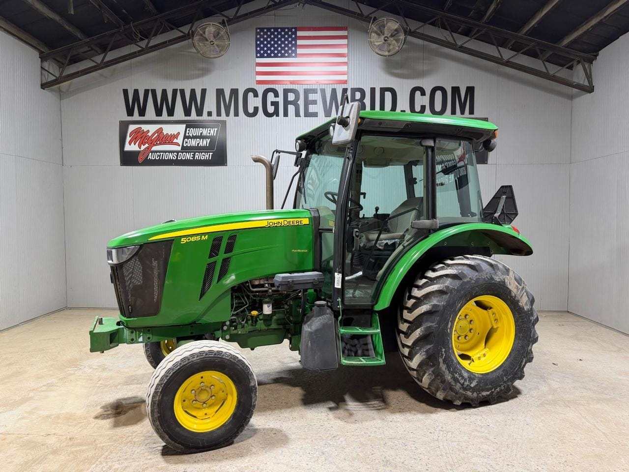 John Deere 5085M Equipment Image0