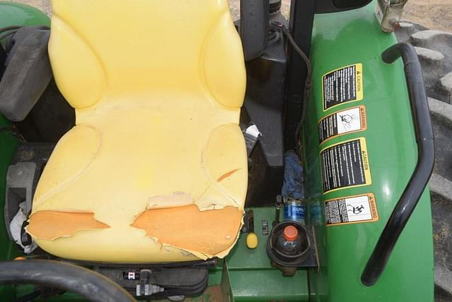 Image of John Deere 5085E equipment image 4