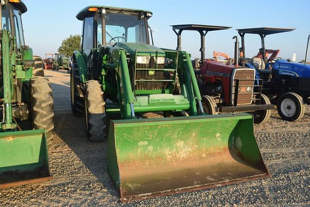 Image of John Deere 5085E equipment image 3