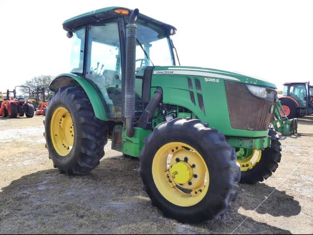Image of John Deere 5085E equipment image 1