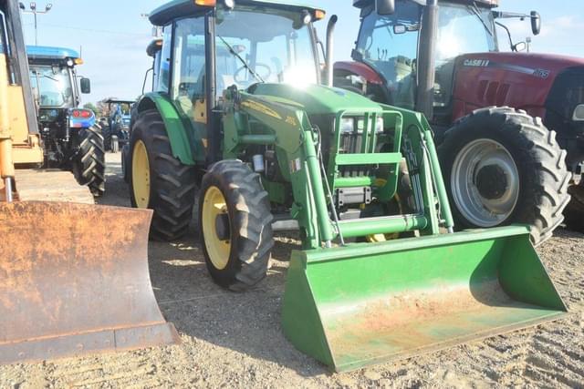 Image of John Deere 5083E equipment image 4