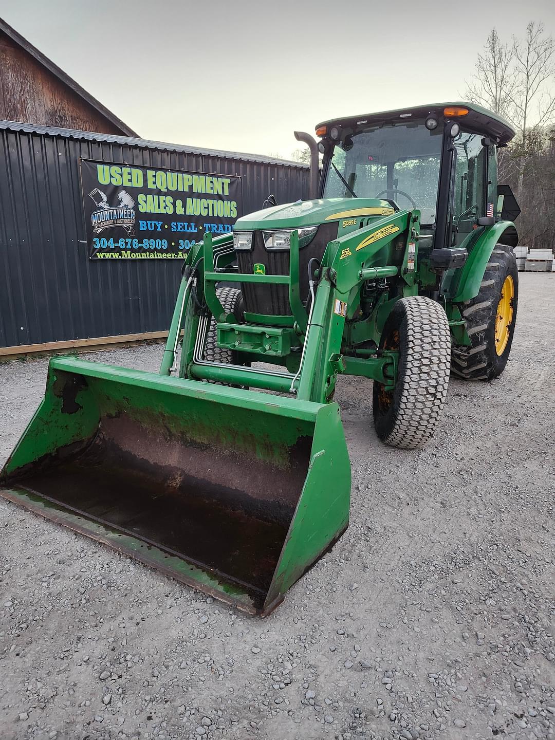 Image of John Deere 5085E Primary image