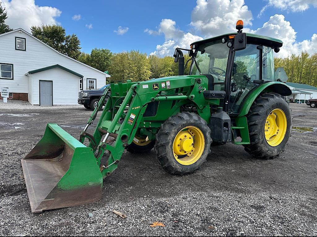 John Deere 5085E Equipment Image0
