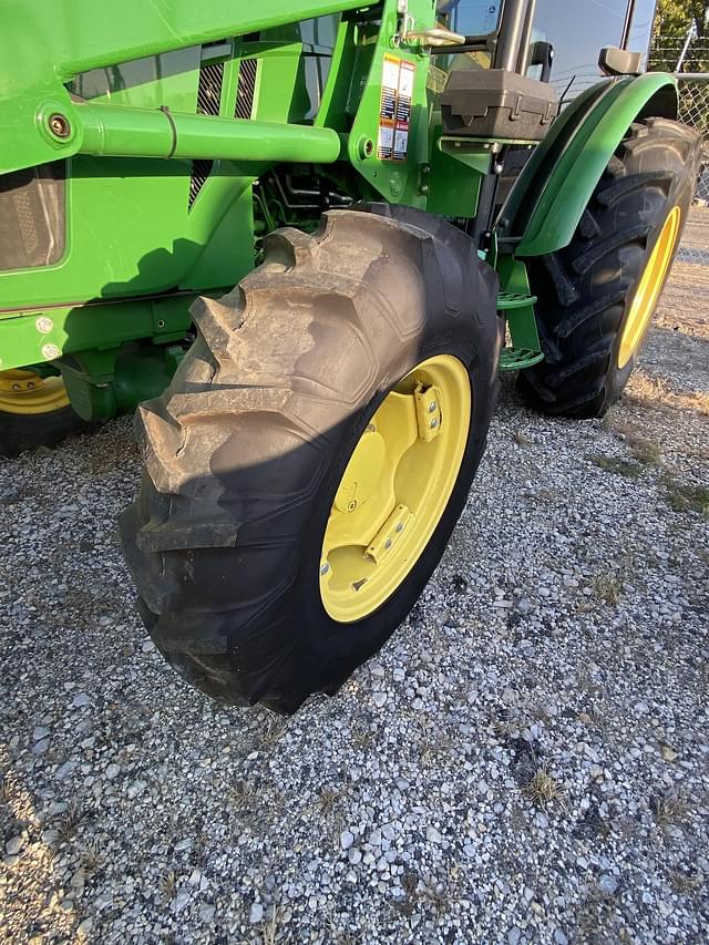 Image of John Deere 5085E equipment image 1