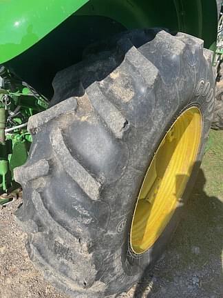 Image of John Deere 5085E equipment image 4