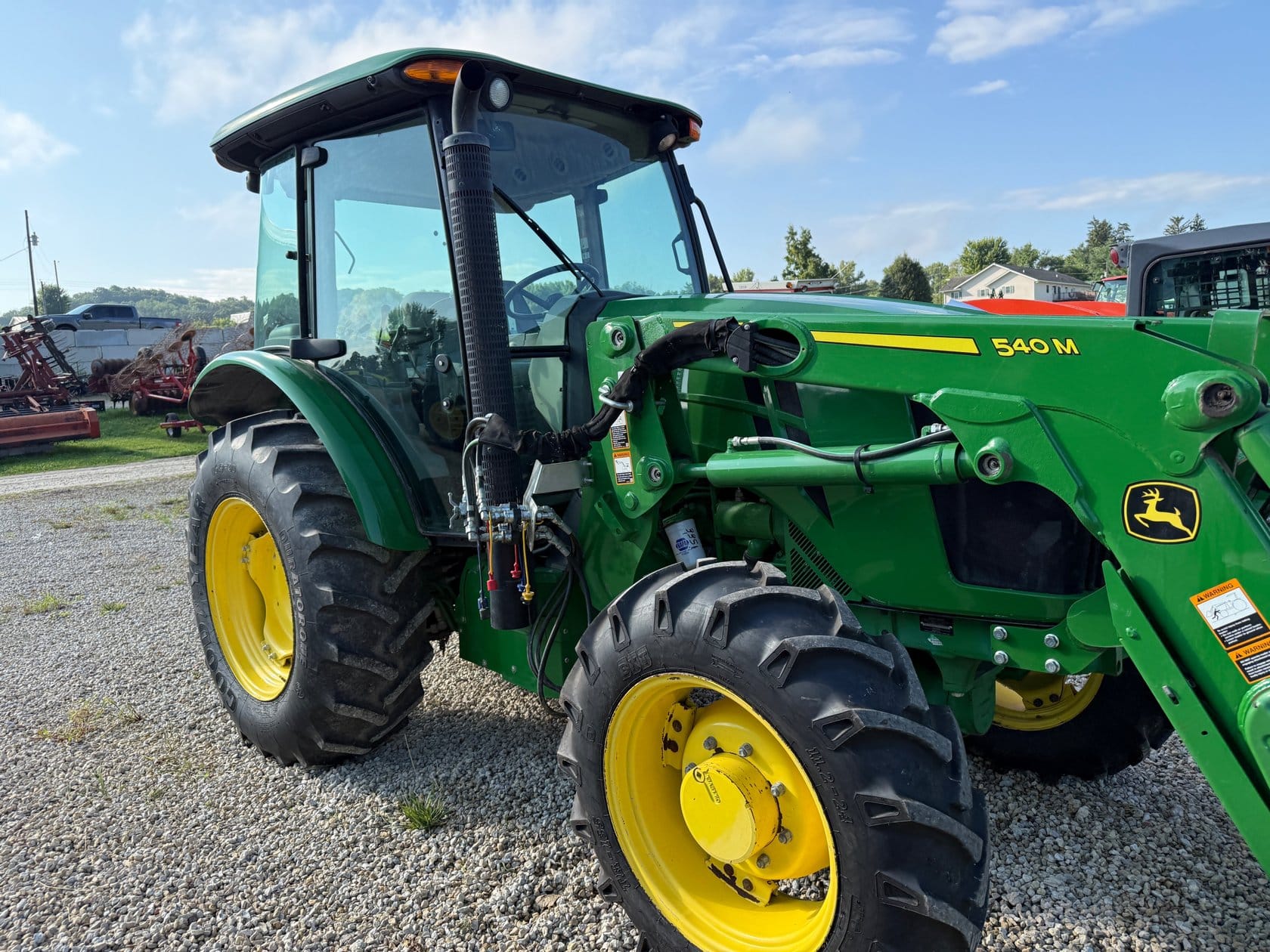 John Deere 5085E Equipment Image0