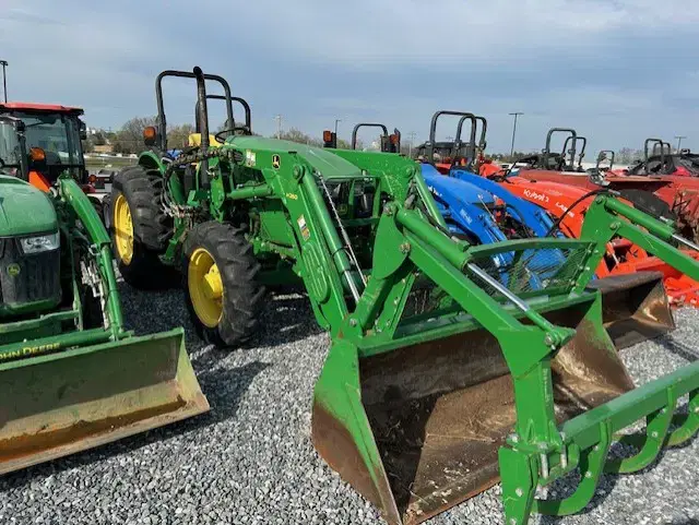 Image of John Deere 5085E equipment image 1
