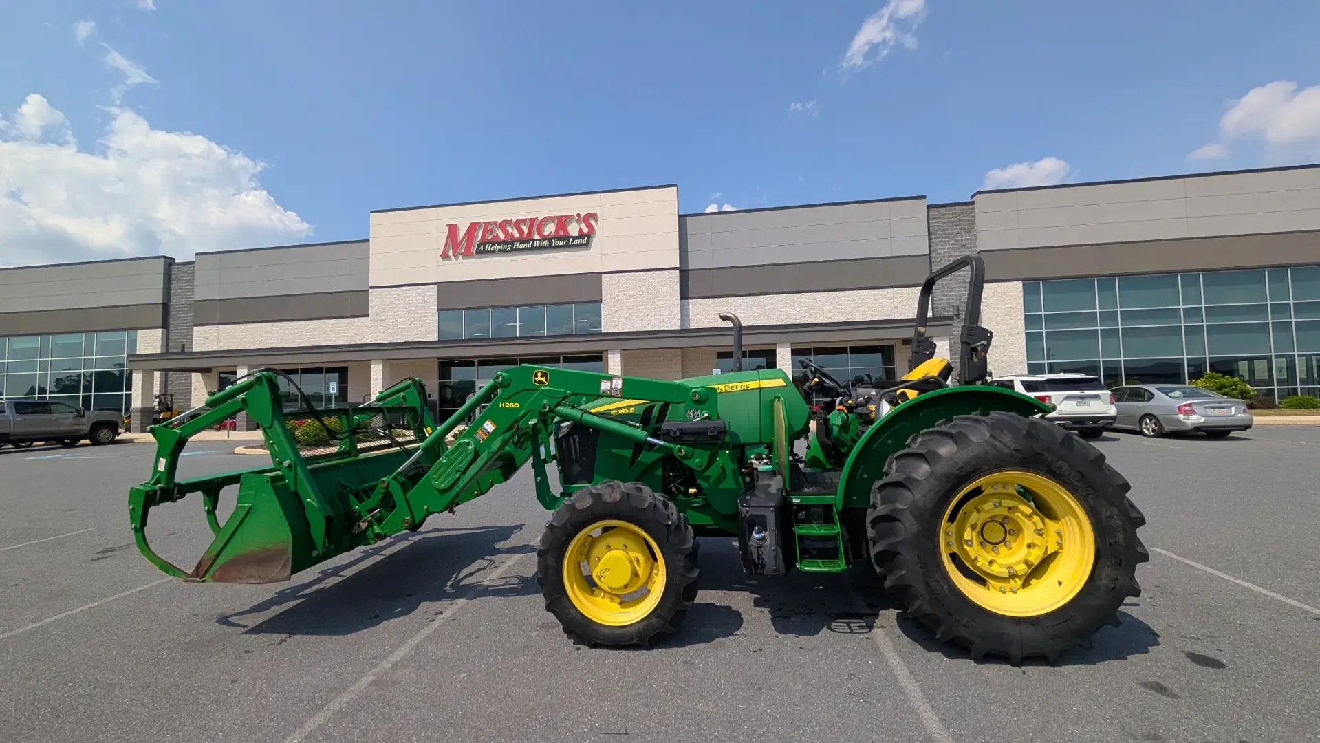 John Deere 5085E Equipment Image0
