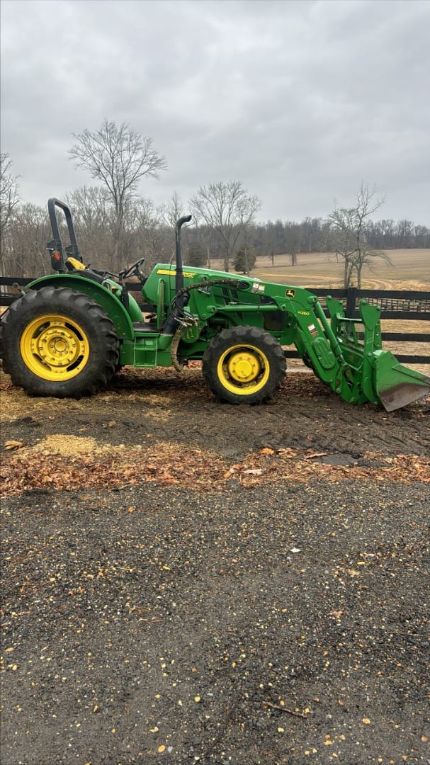 John Deere 5085E Equipment Image0