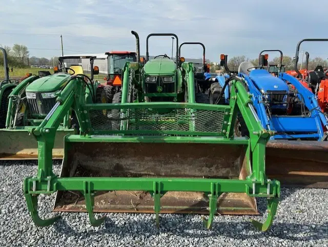 John Deere 5085E Equipment Image0