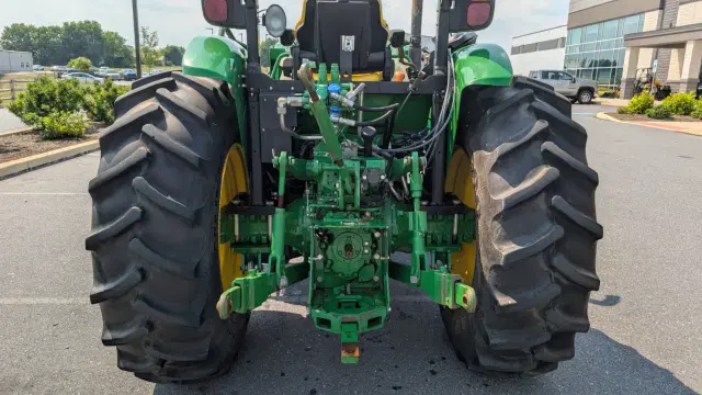 Image of John Deere 5085E equipment image 1