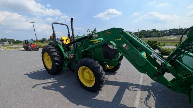 Image of John Deere 5085E equipment image 3