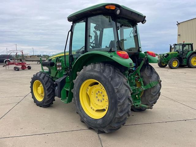 Image of John Deere 5085E equipment image 3