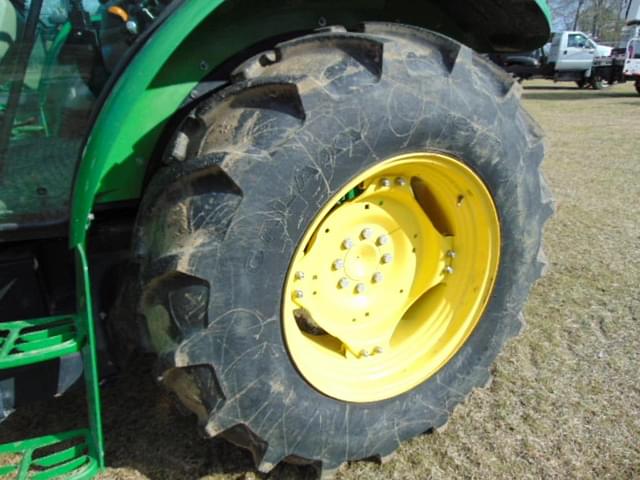 Image of John Deere 5085E equipment image 4