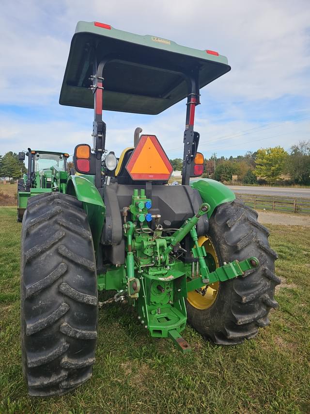 Image of John Deere 5085E equipment image 3