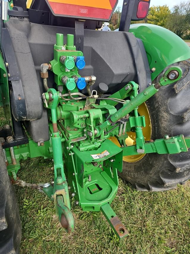 Image of John Deere 5085E equipment image 4
