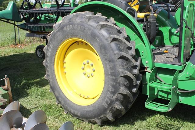Image of John Deere 5085M equipment image 2