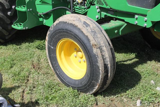 Image of John Deere 5085M equipment image 1