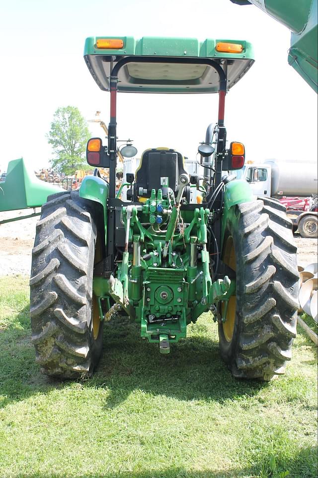 Image of John Deere 5085M equipment image 3
